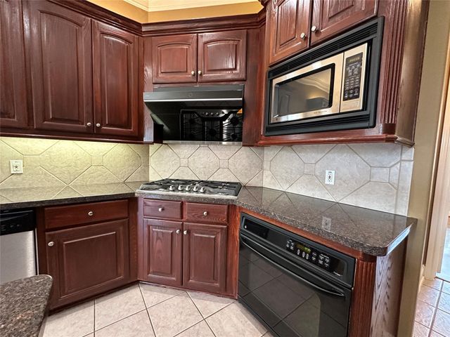 17 Ambleside Crescent Drive, Sugar Land, TX 77479