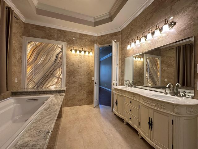 17 Ambleside Crescent Drive, Sugar Land, TX 77479