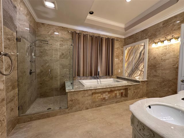 17 Ambleside Crescent Drive, Sugar Land, TX 77479
