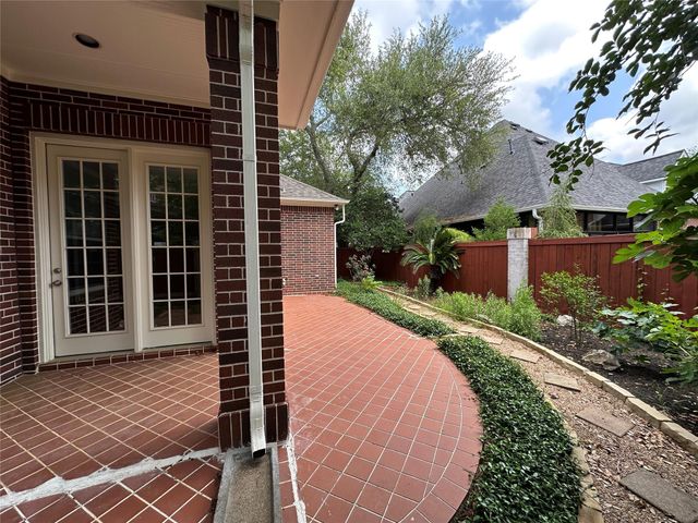 17 Ambleside Crescent Drive, Sugar Land, TX 77479