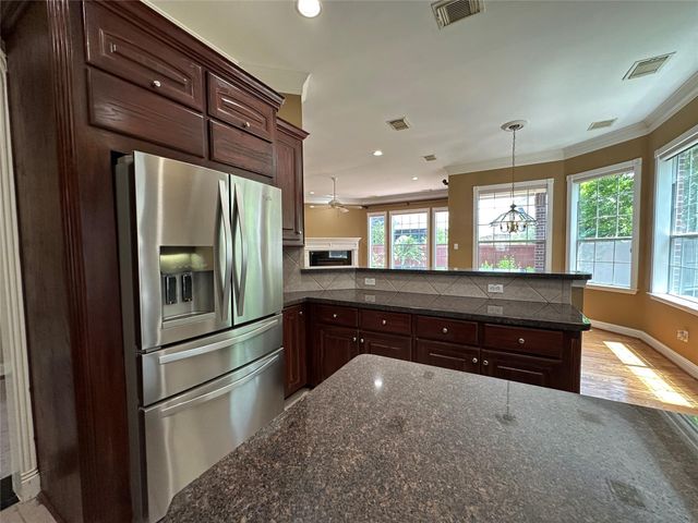 17 Ambleside Crescent Drive, Sugar Land, TX 77479