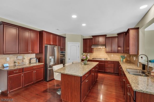 4 Sovereign Dr, Mount Olive Twp., NJ 07836