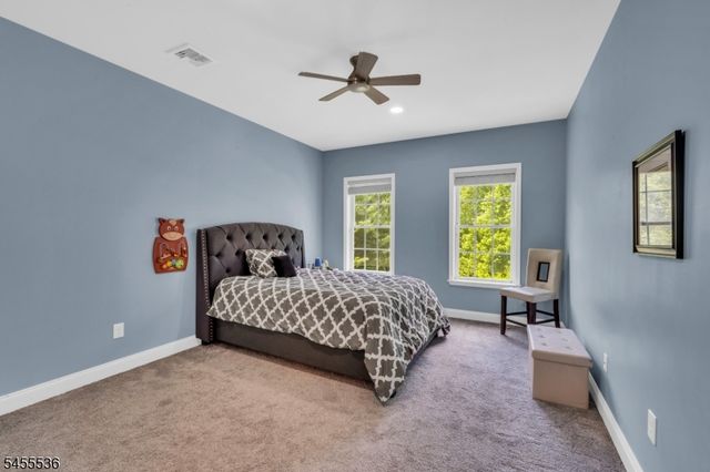 4 Sovereign Dr, Mount Olive Twp., NJ 07836