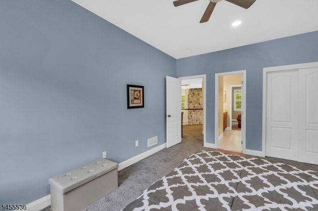 4 Sovereign Dr, Mount Olive Twp., NJ 07836