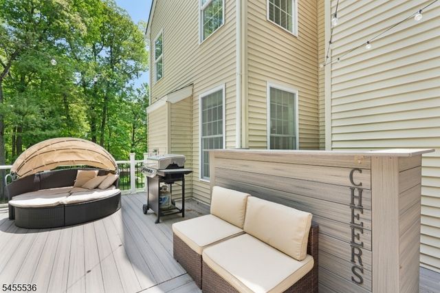 4 Sovereign Dr, Mount Olive Twp., NJ 07836