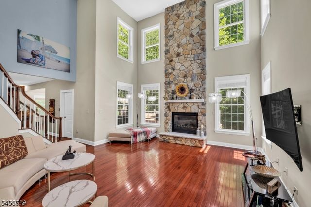 4 Sovereign Dr, Mount Olive Twp., NJ 07836