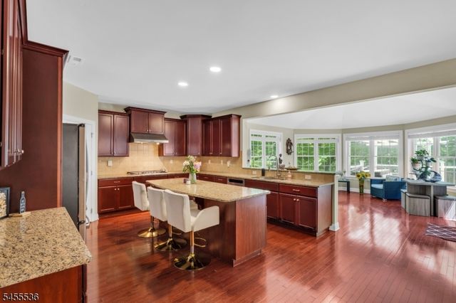 4 Sovereign Dr, Mount Olive Twp., NJ 07836