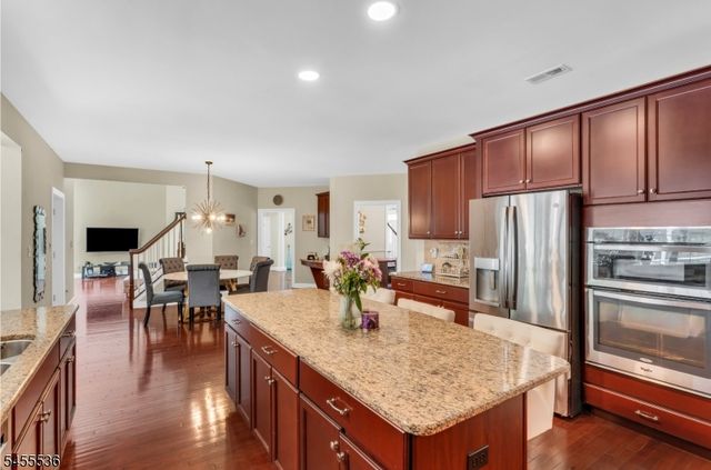 4 Sovereign Dr, Mount Olive Twp., NJ 07836
