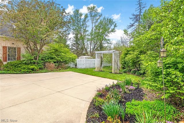6170 Nicholson Drive, Hudson, OH 44236