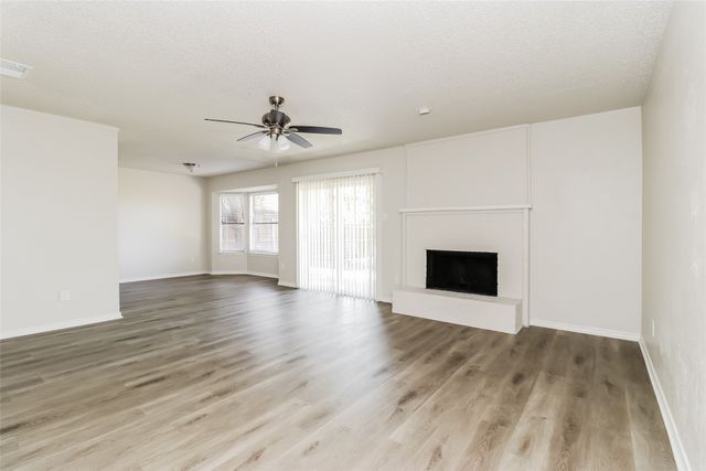4710 Green Hollow Drive, Arlington, TX 76017