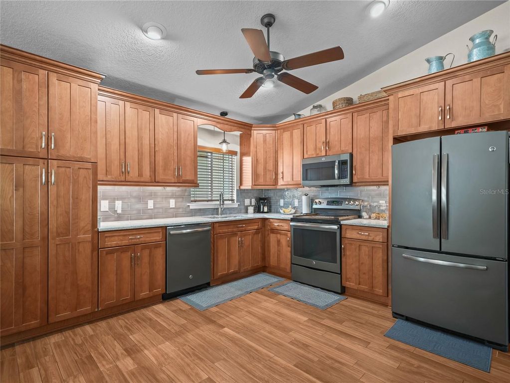 Image 10 of property listing at 1055 SUNSET TRAIL, Babson Park, FL 33827