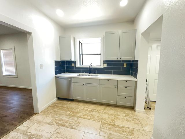 1016 X St, Sacramento, CA 95818