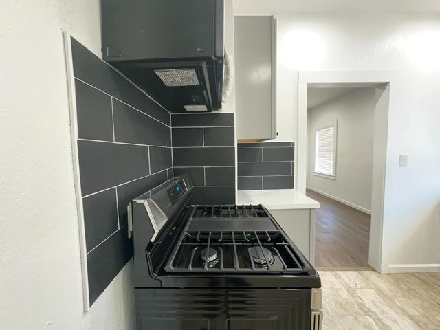 1016 X St, Sacramento, CA 95818