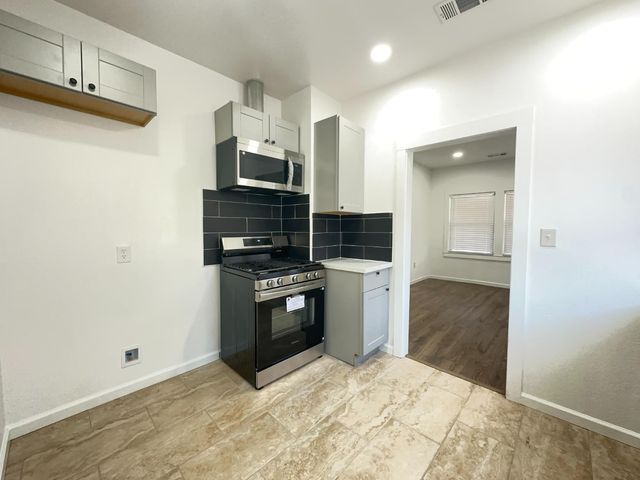 1016 X St, Sacramento, CA 95818