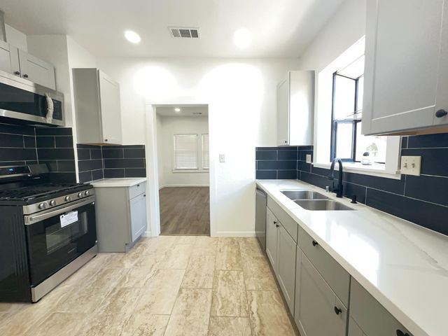 1016 X St, Sacramento, CA 95818