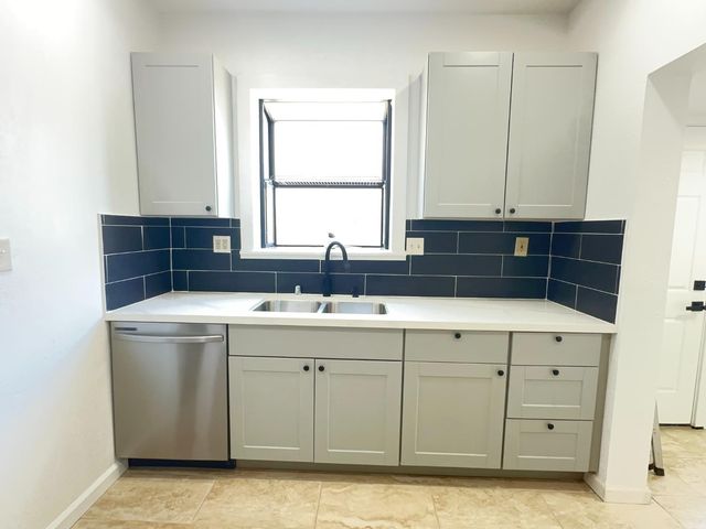 1016 X St, Sacramento, CA 95818