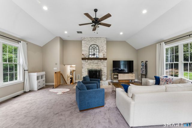 10 Pearl Street, Newtown, CT 06482
