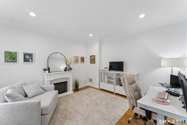 10 Pearl Street, Newtown, CT 06482