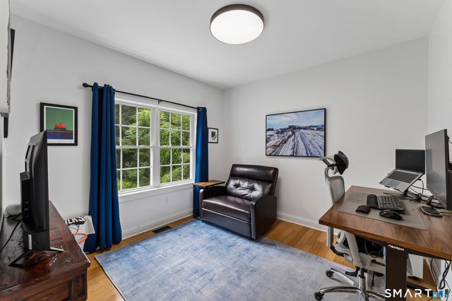 10 Pearl Street, Newtown, CT 06482