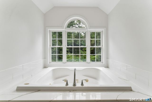 10 Pearl Street, Newtown, CT 06482