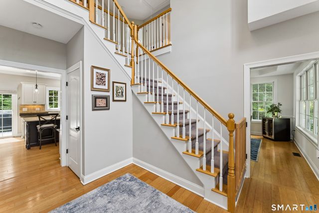 10 Pearl Street, Newtown, CT 06482