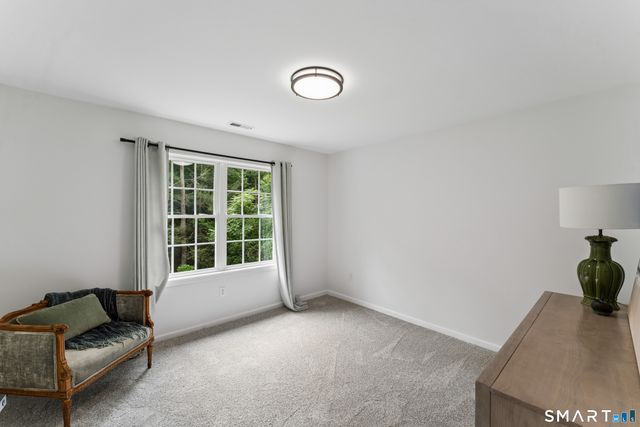 10 Pearl Street, Newtown, CT 06482