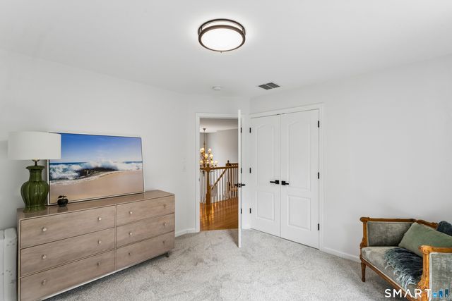 10 Pearl Street, Newtown, CT 06482