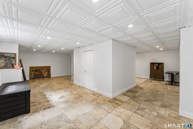 10 Pearl Street, Newtown, CT 06482