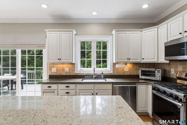 10 Pearl Street, Newtown, CT 06482