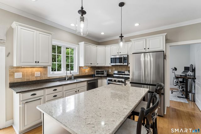 10 Pearl Street, Newtown, CT 06482