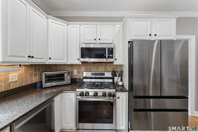 10 Pearl Street, Newtown, CT 06482