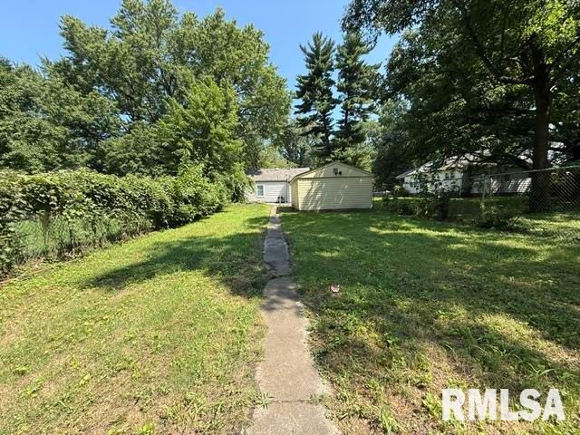 2204 E ADAMS Street, Springfield, IL 62703