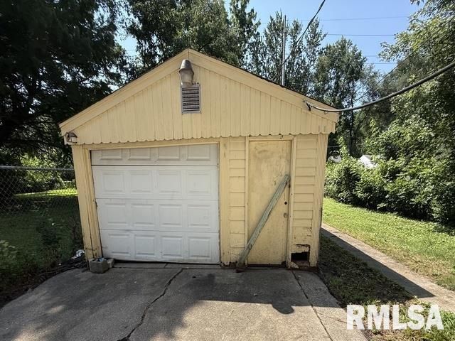 2204 E ADAMS Street, Springfield, IL 62703