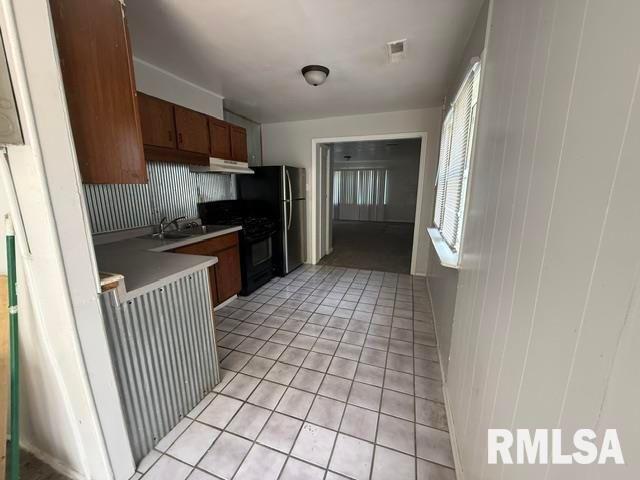 2204 E ADAMS Street, Springfield, IL 62703