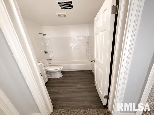 2204 E ADAMS Street, Springfield, IL 62703