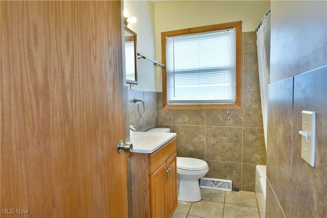 1529 Difford Drive, Niles, OH 44446