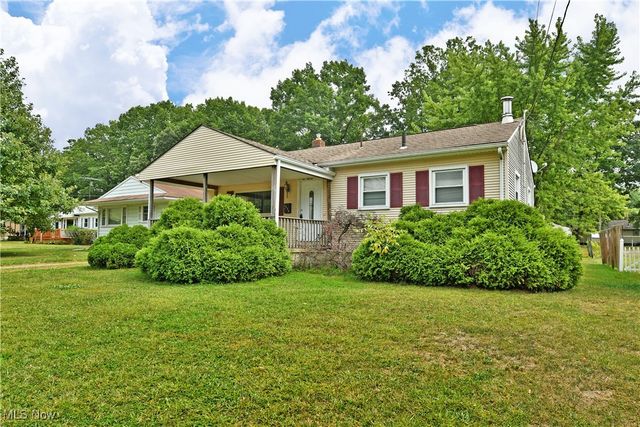 1529 Difford Drive, Niles, OH 44446