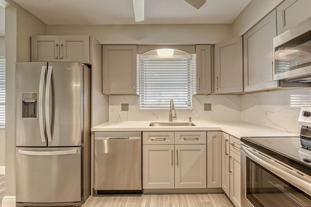 400 S Luna Court 3, Hollywood, FL 33021