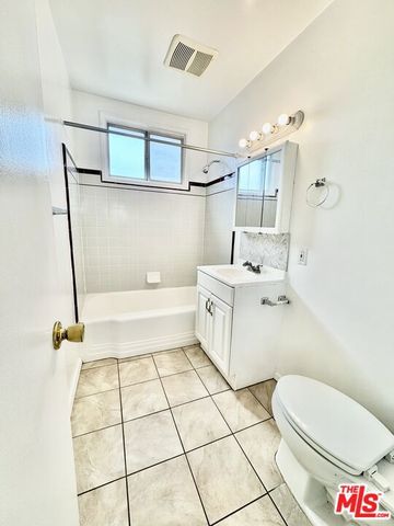 3711 Selby Avenue, Los Angeles, CA 90034