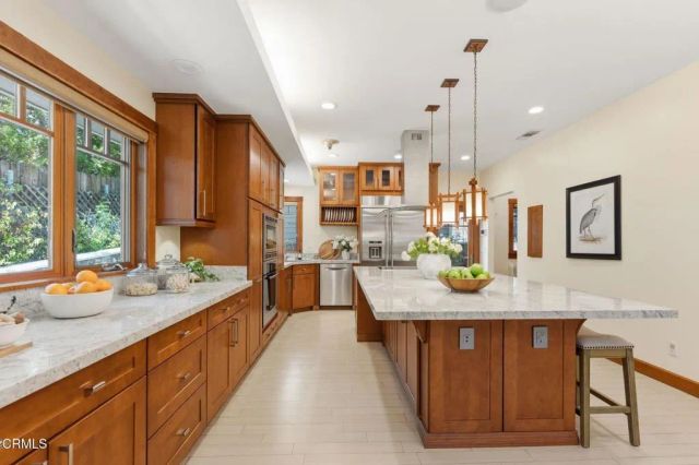 130 S Arroyo Boulevard, Pasadena, CA 91105
