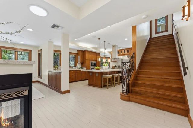 130 S Arroyo Boulevard, Pasadena, CA 91105