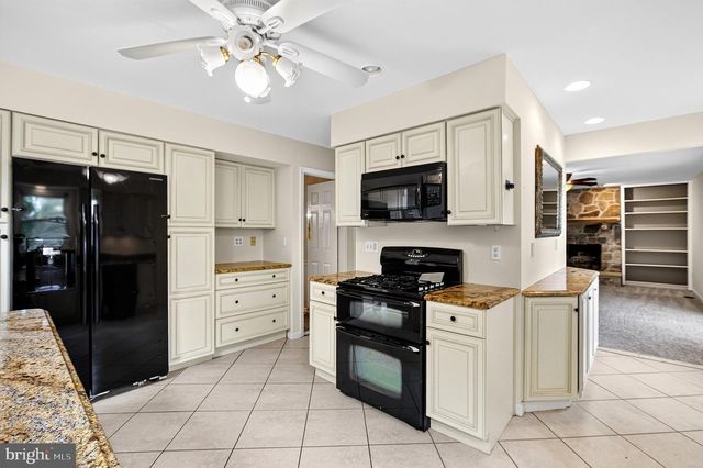 21 WINTHROP RD, Lawrenceville, NJ 08648
