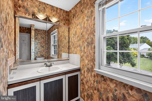 21 WINTHROP RD, Lawrenceville, NJ 08648