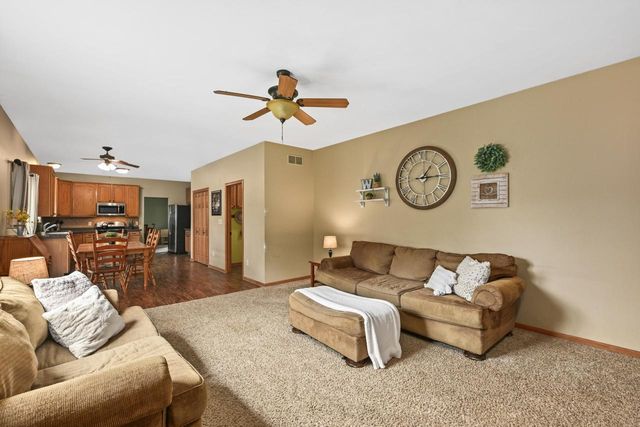 400 Cedar Bluffs COURT, Slinger, WI 53086