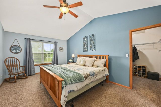 400 Cedar Bluffs COURT, Slinger, WI 53086