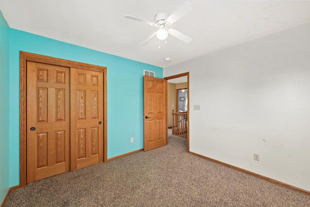 400 Cedar Bluffs COURT, Slinger, WI 53086
