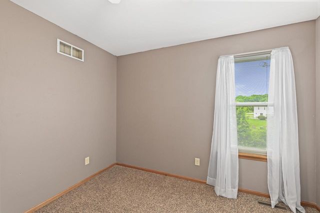 400 Cedar Bluffs COURT, Slinger, WI 53086