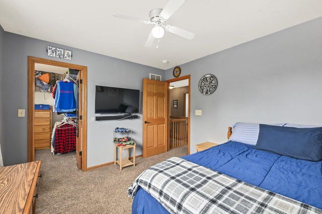 400 Cedar Bluffs COURT, Slinger, WI 53086