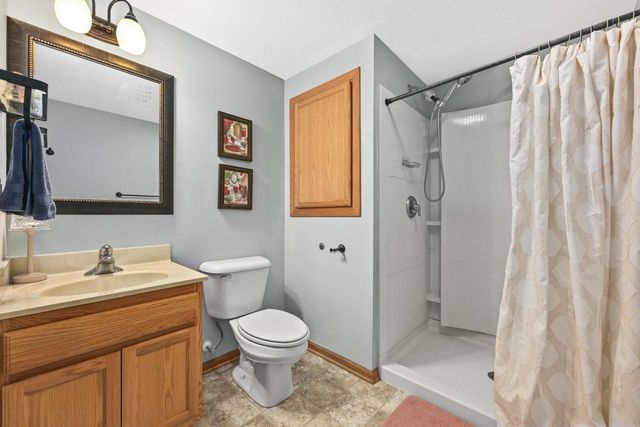 400 Cedar Bluffs COURT, Slinger, WI 53086