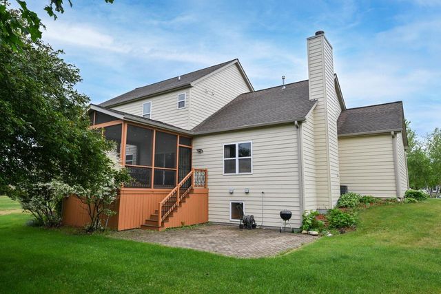 400 Cedar Bluffs COURT, Slinger, WI 53086